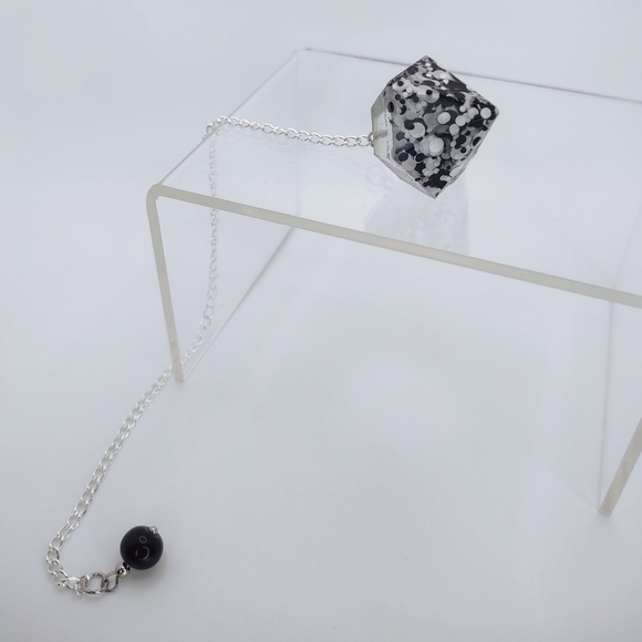 Classic Black and white dotted clear top handcrafted dowsing pendulum - Picture 10 of 11
